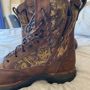 3M Thinsulate Insulated Boots with Black and Brown Accents